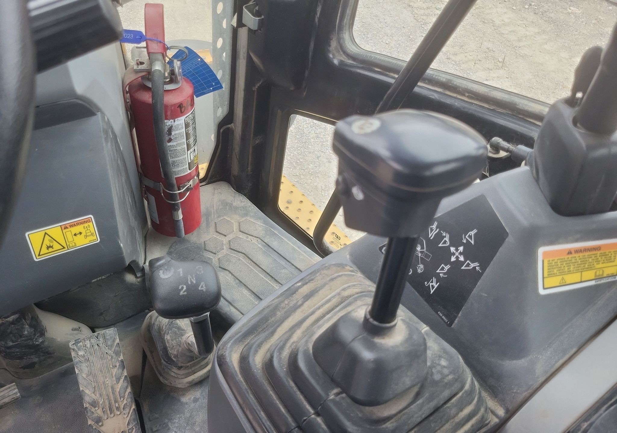 gallery 2018 Caterpillar 420F2 backhoe