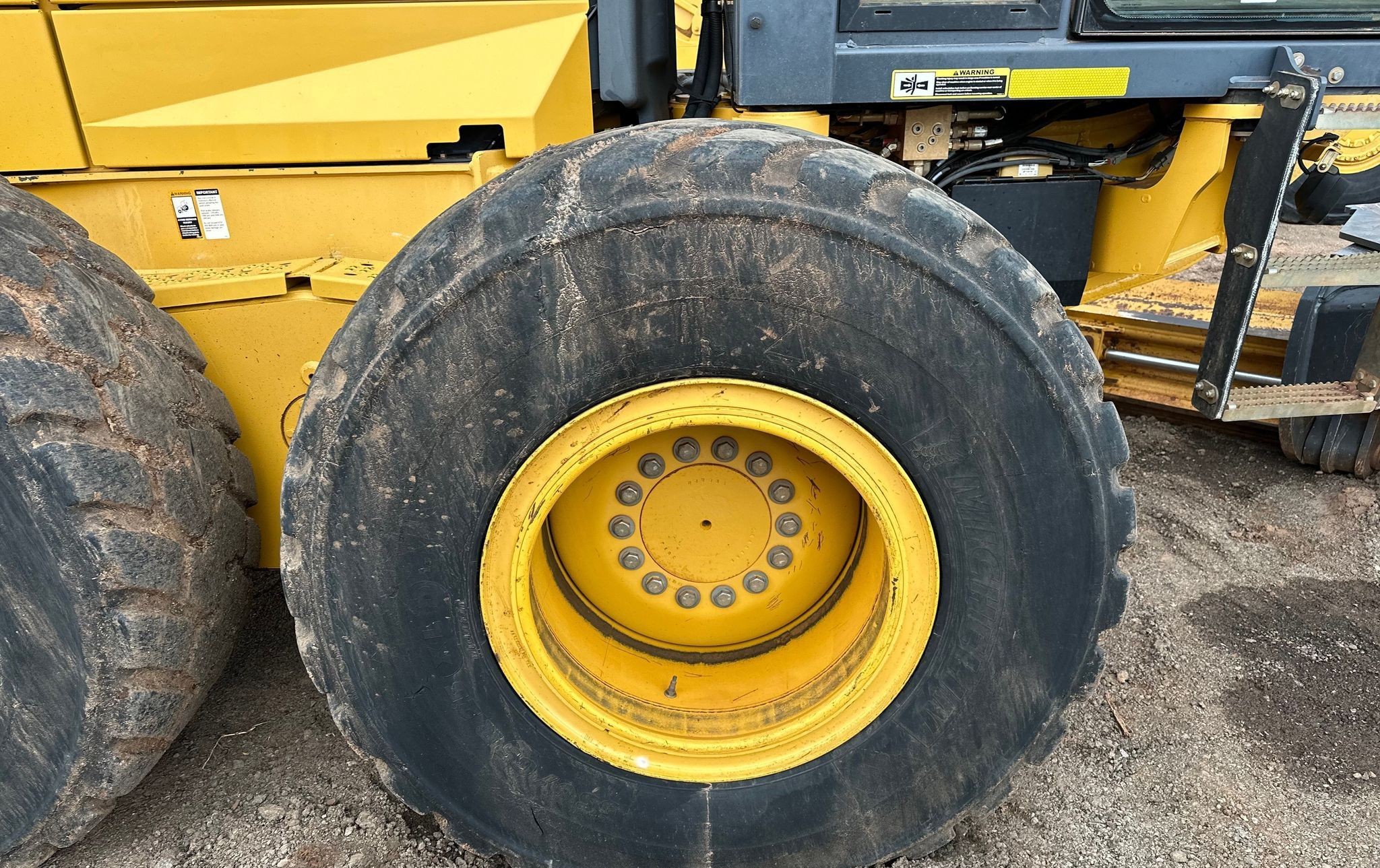 gallery 2013 John Deere 772GP motor grader