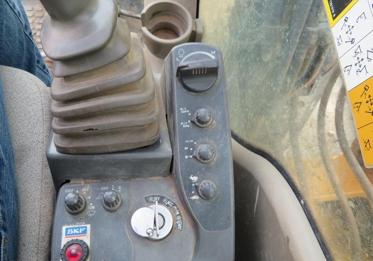 gallery 2012 John Deere 200D LC excavator