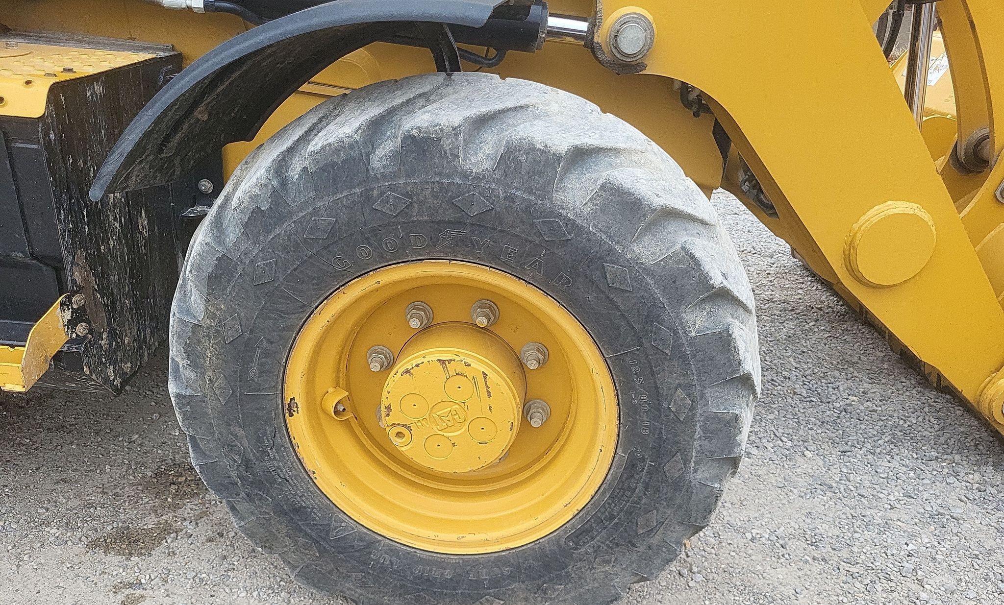 gallery 2018 Caterpillar 420F2 backhoe