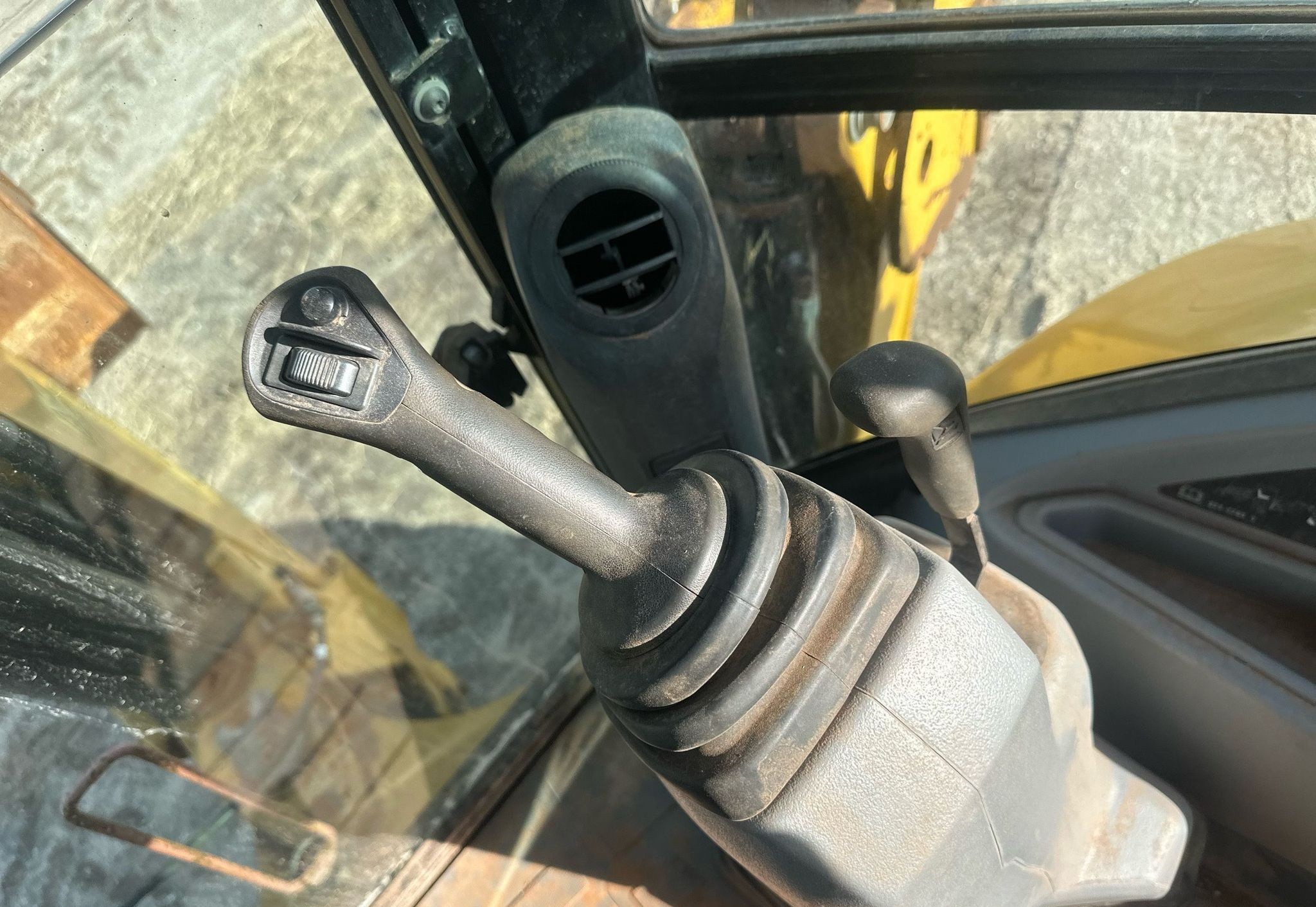 gallery 2015 Caterpillar 420F backhoe