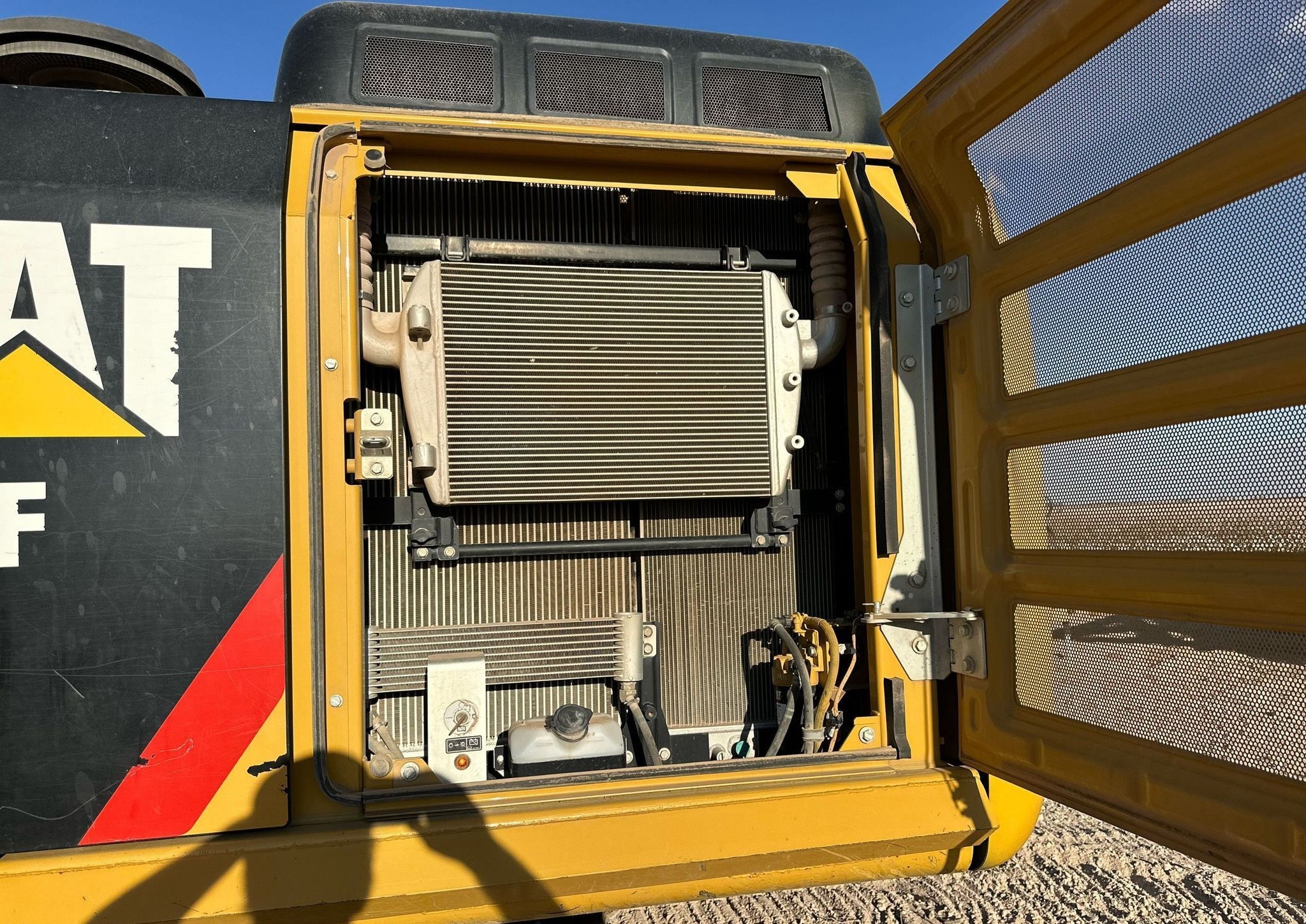 gallery 2018 Caterpillar 326F L excavator