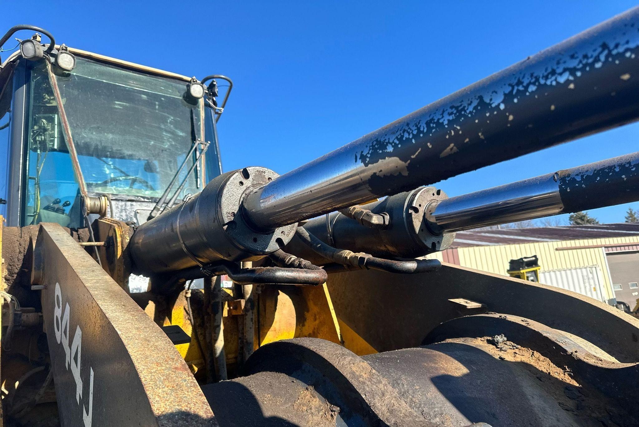 gallery 2006 John Deere 844J wheel loader