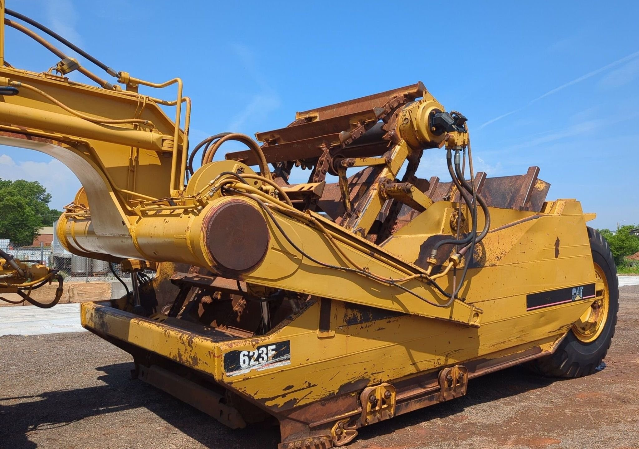 gallery 1995 Caterpillar 623F Elevating Scraper