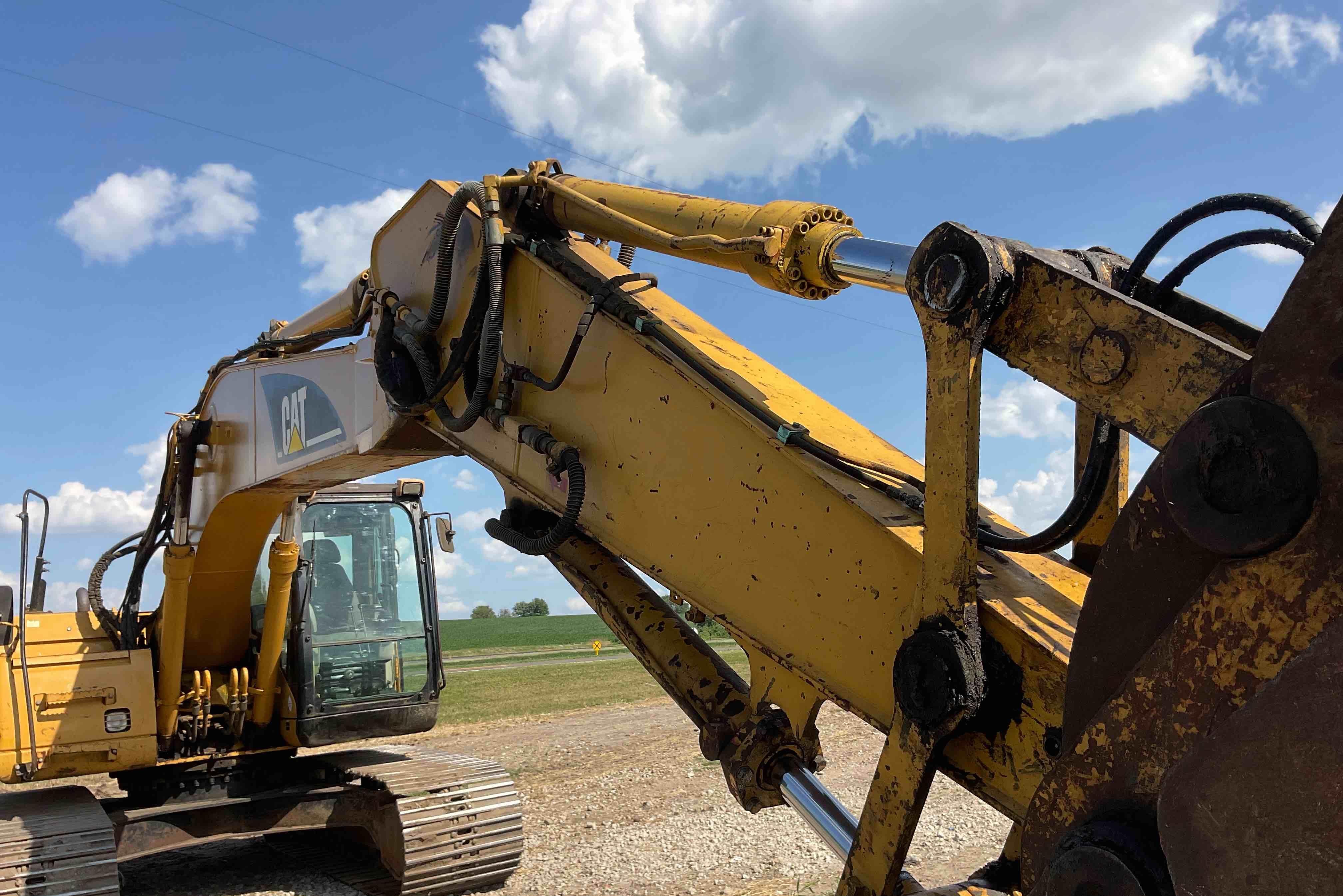 gallery 2004 Caterpillar 320CLU Excavator