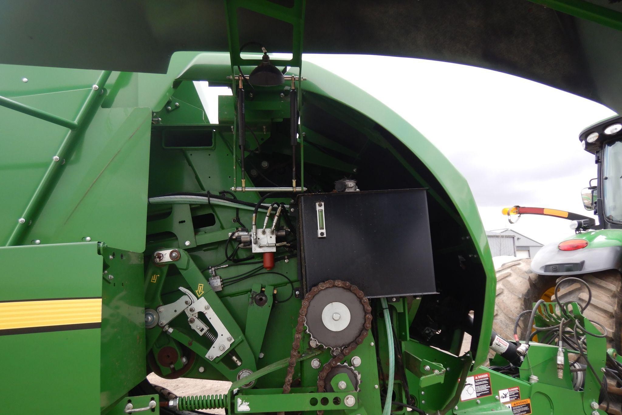 gallery 2016 John Deere L340 square baler