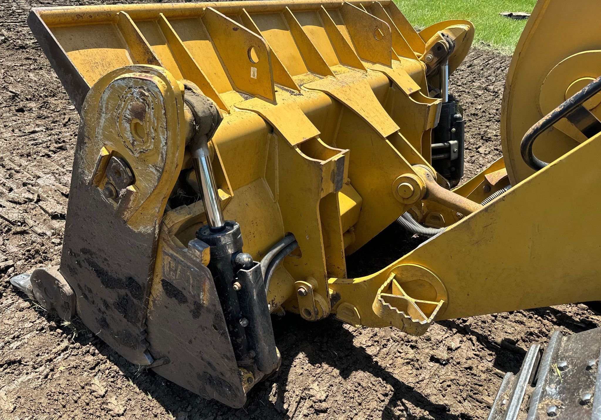 gallery 2016 Caterpillar 953D track loader