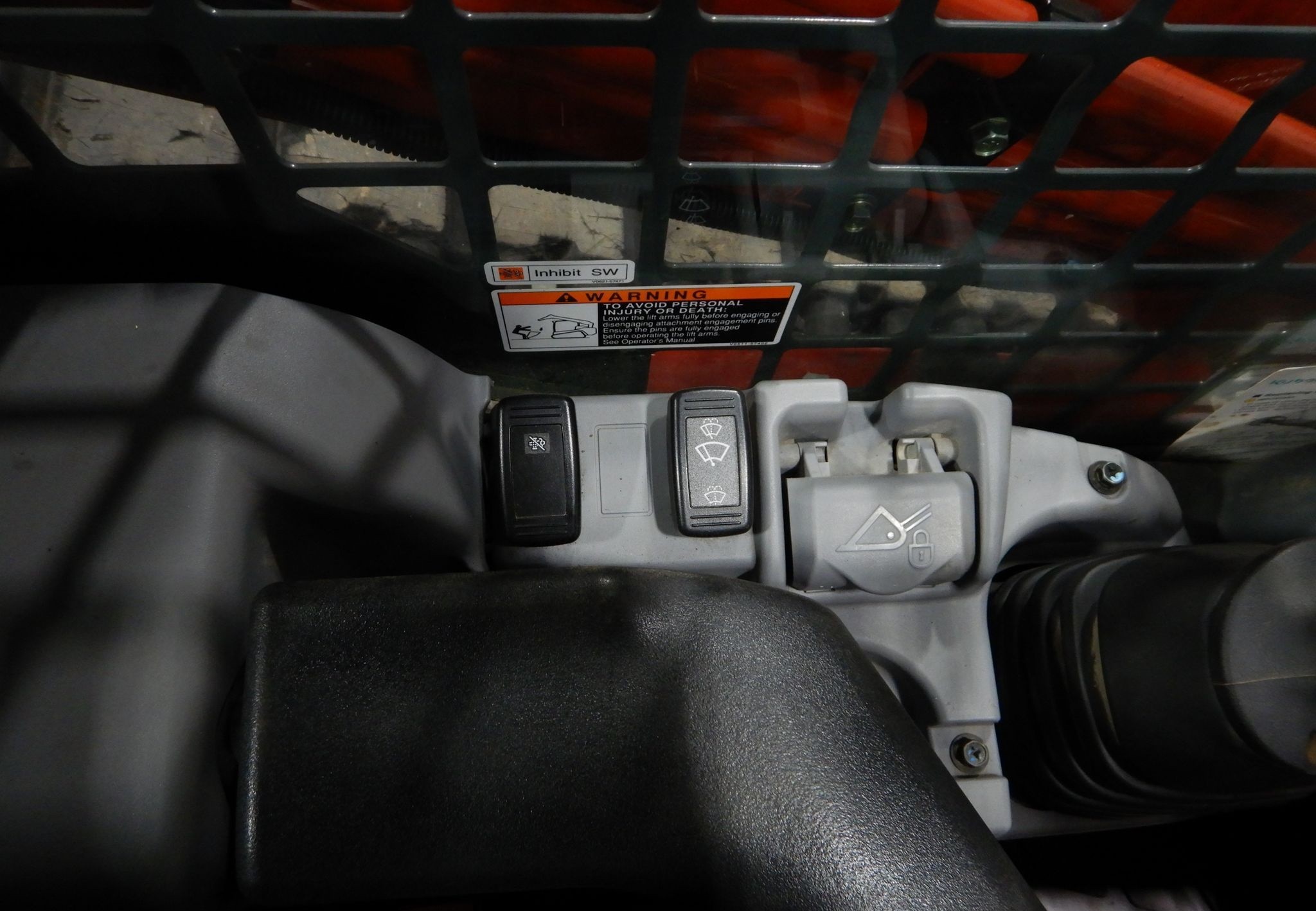 gallery 2019 Kubota SVL95-2S tracked skid steer loader
