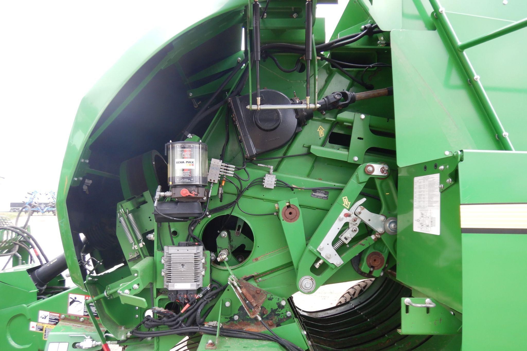gallery 2016 John Deere L340 square baler