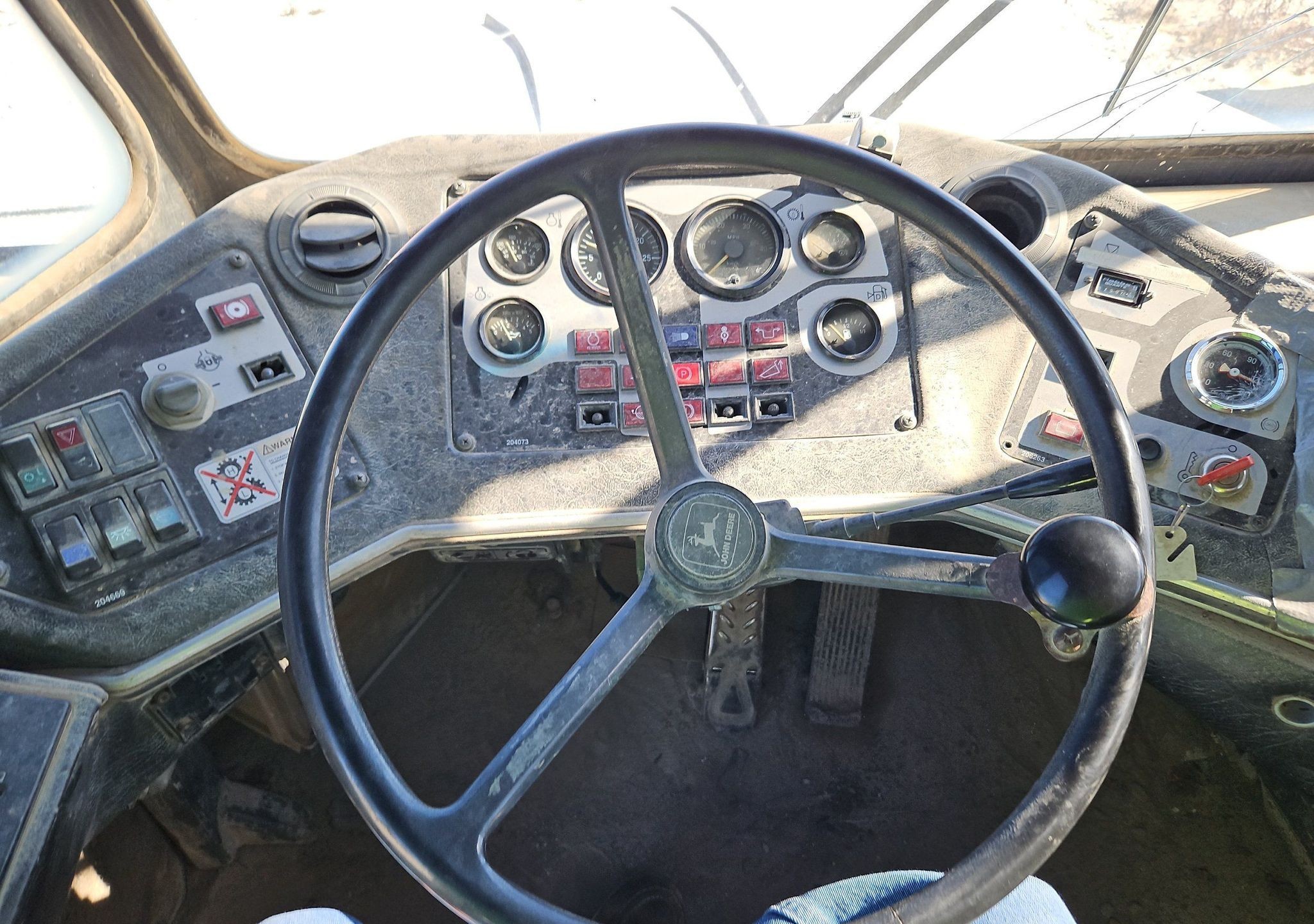 gallery 2000 John Deere 400C haul truck