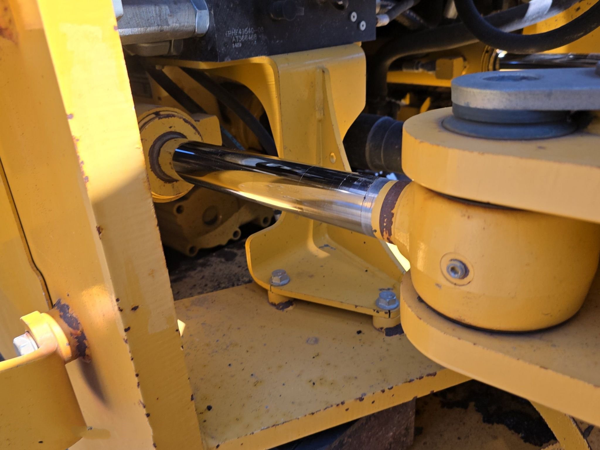 gallery 2014 John Deere 824K Wheel Loader