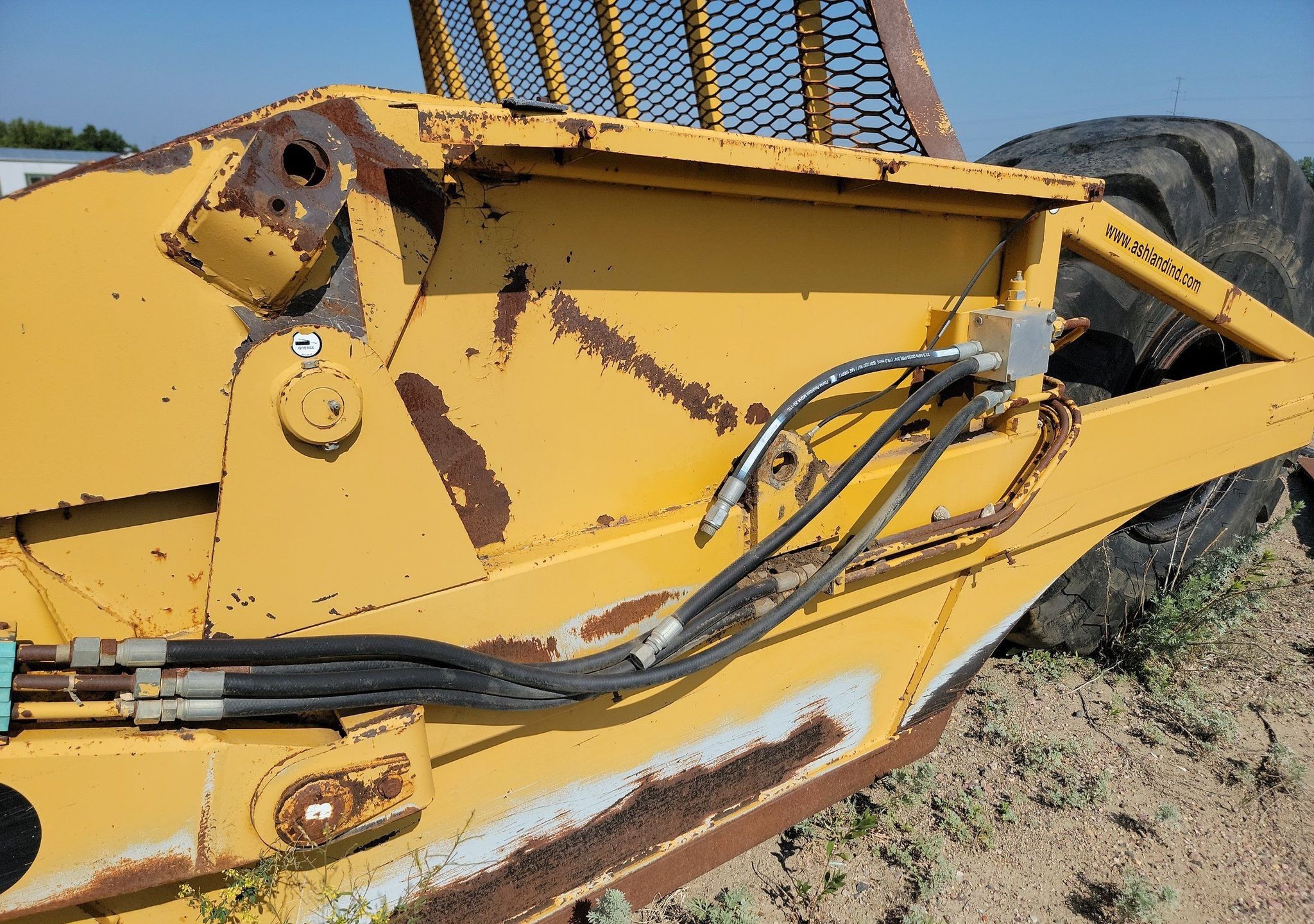 gallery Volvo T450D 4WD scraper tractor