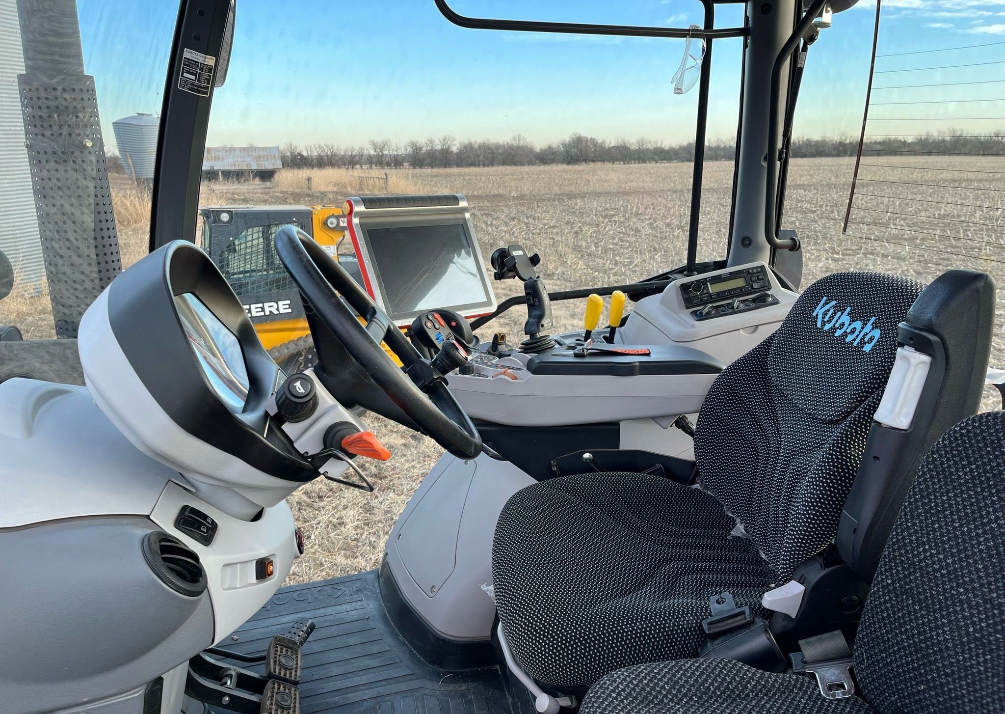 gallery 2018 Kubota M7-171 MFWD tractor