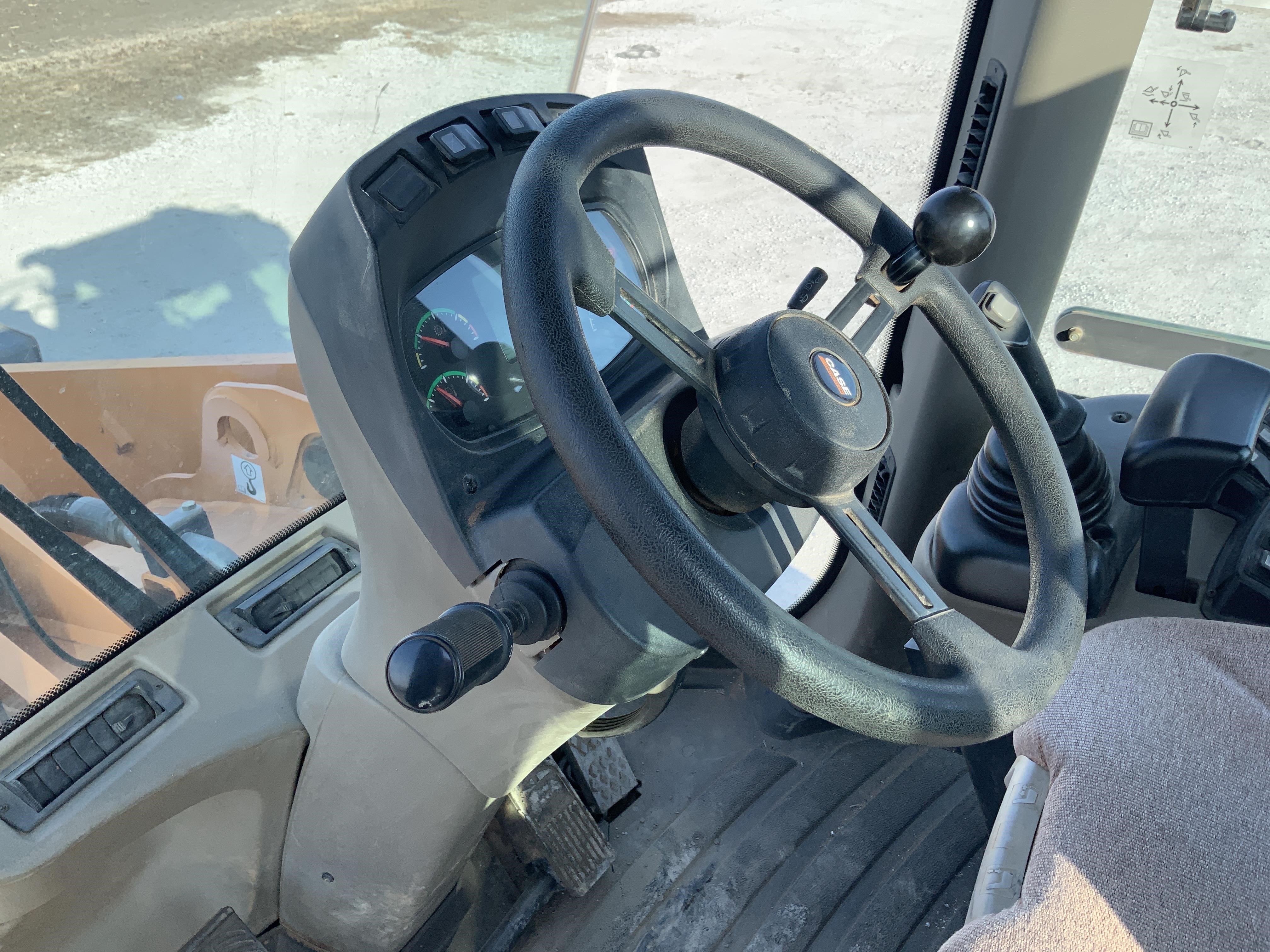 gallery 2013 Case 821F Wheel Loader