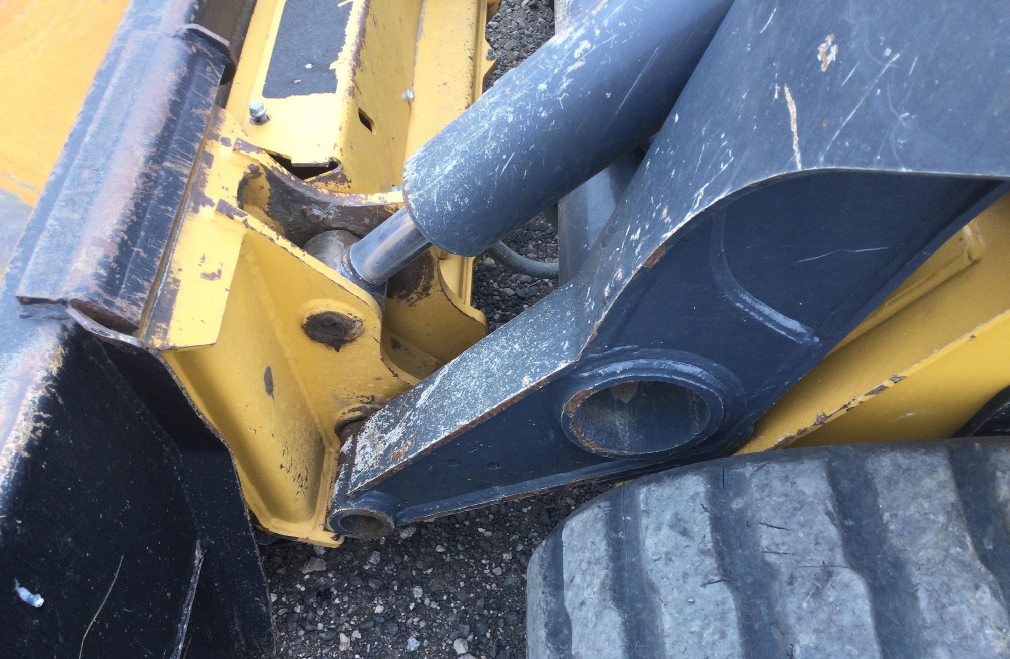 gallery 2018 John Deere 331G Skid Steer