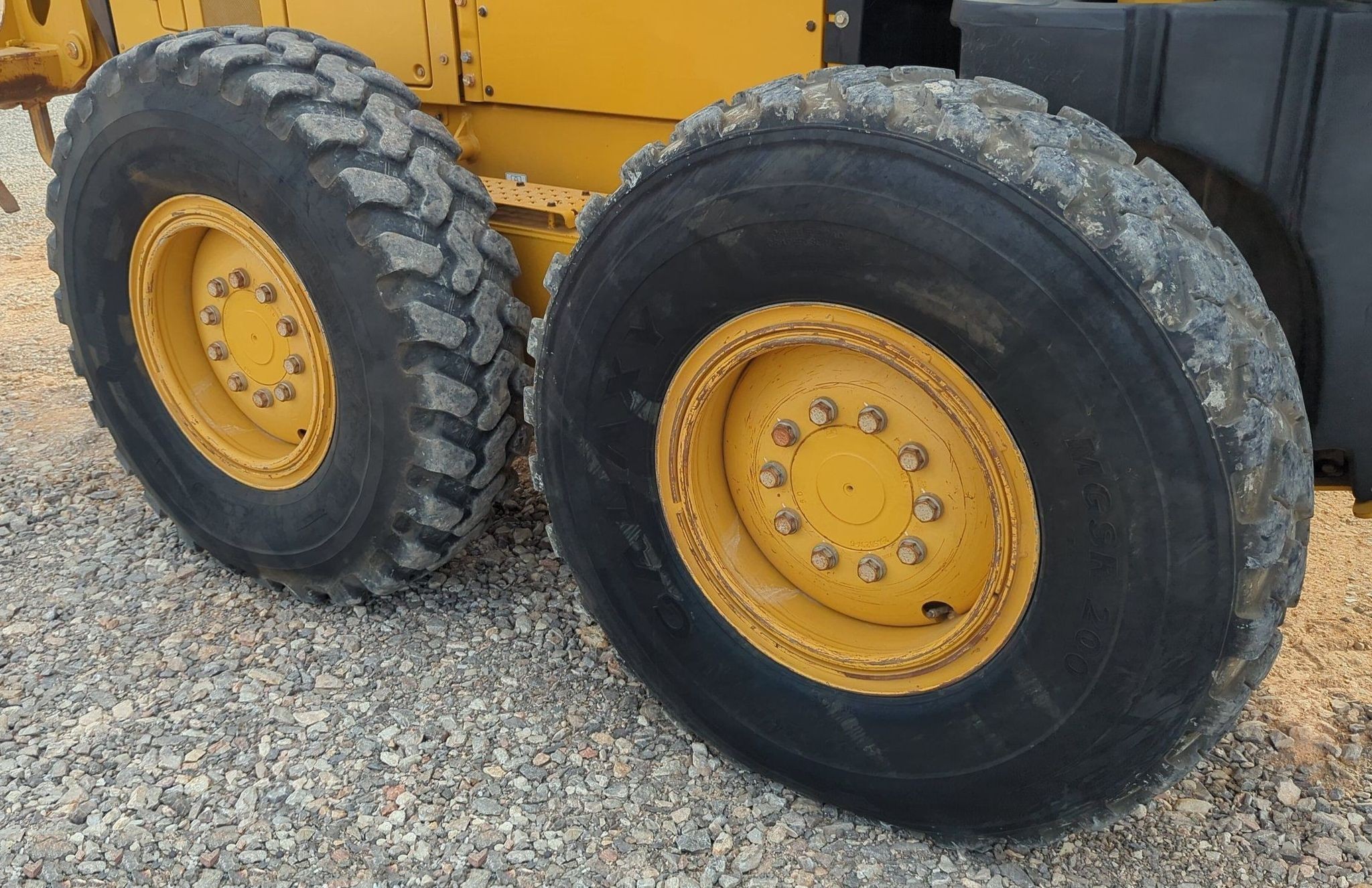 gallery 2013 Caterpillar 12M2 VHP Plus motor grader