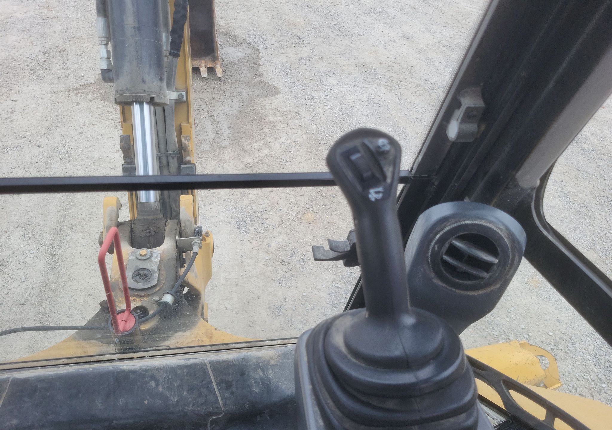 gallery 2018 Caterpillar 420F2 backhoe