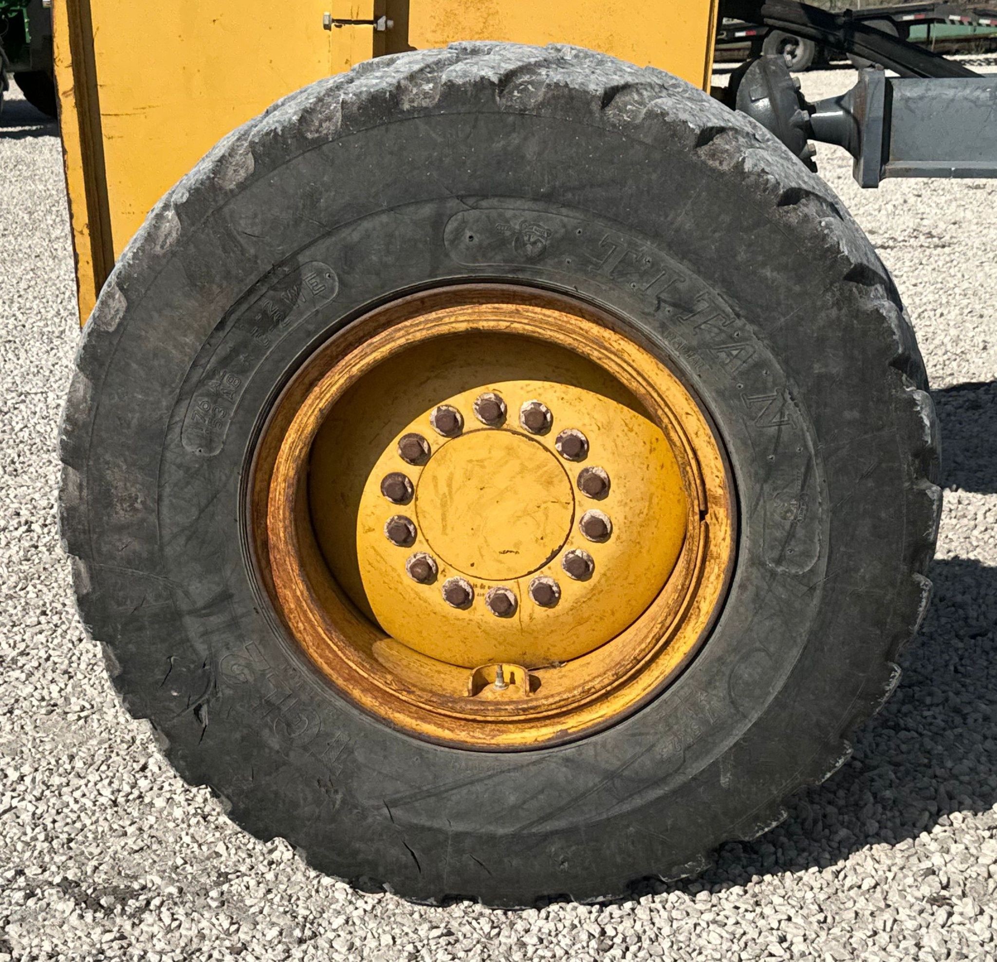 gallery 2013 John Deere 772G motor grader