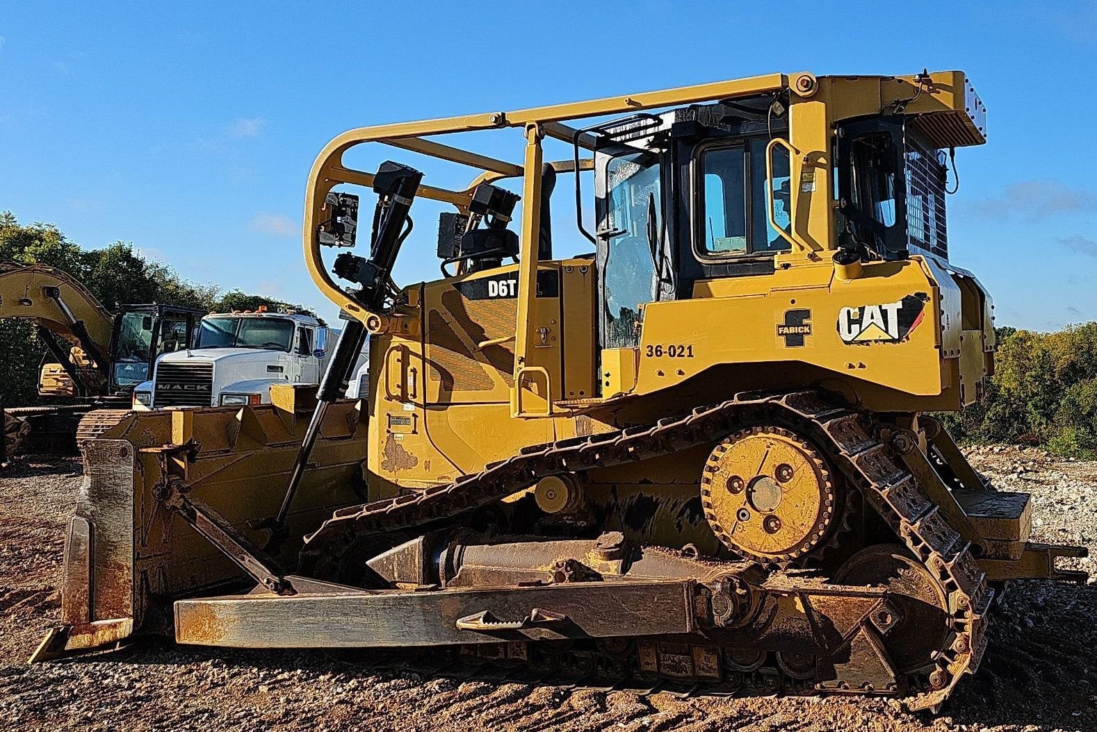 gallery 2014 Caterpillar D6T XL dozer