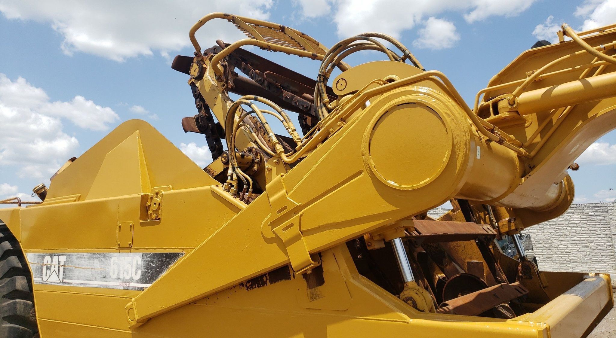 gallery 2006 Caterpillar 615C elevating scraper