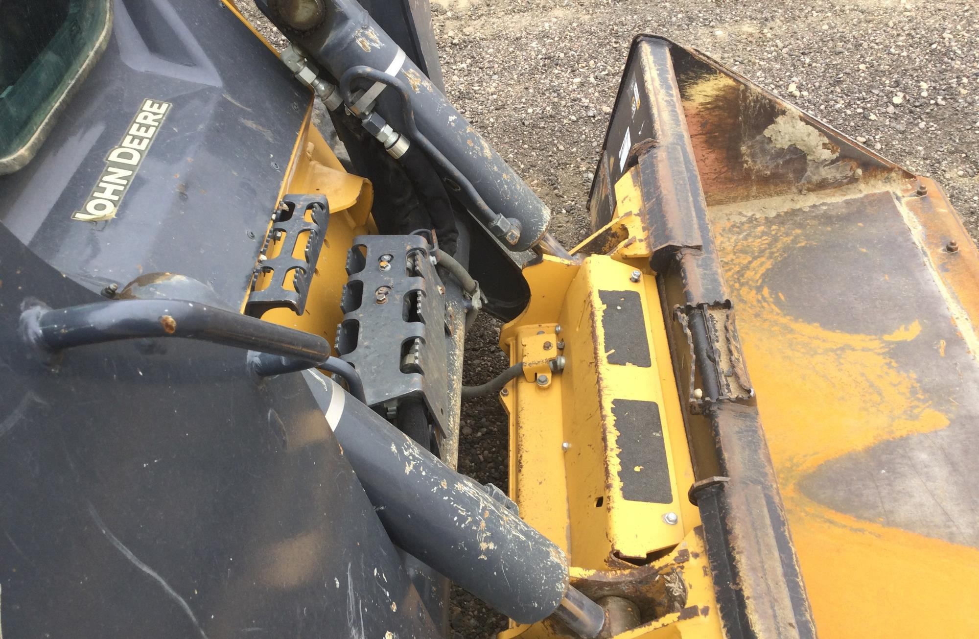 gallery 2018 John Deere 331G Skid Steer