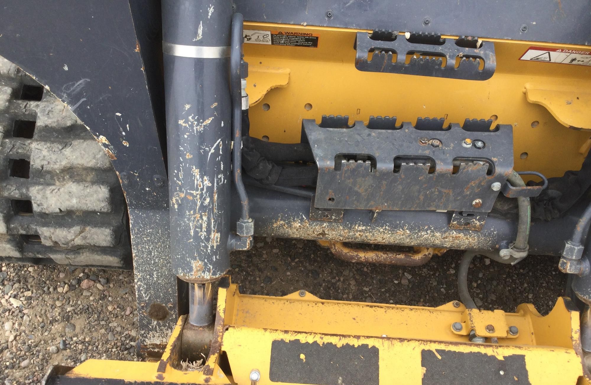 gallery 2018 John Deere 331G Skid Steer