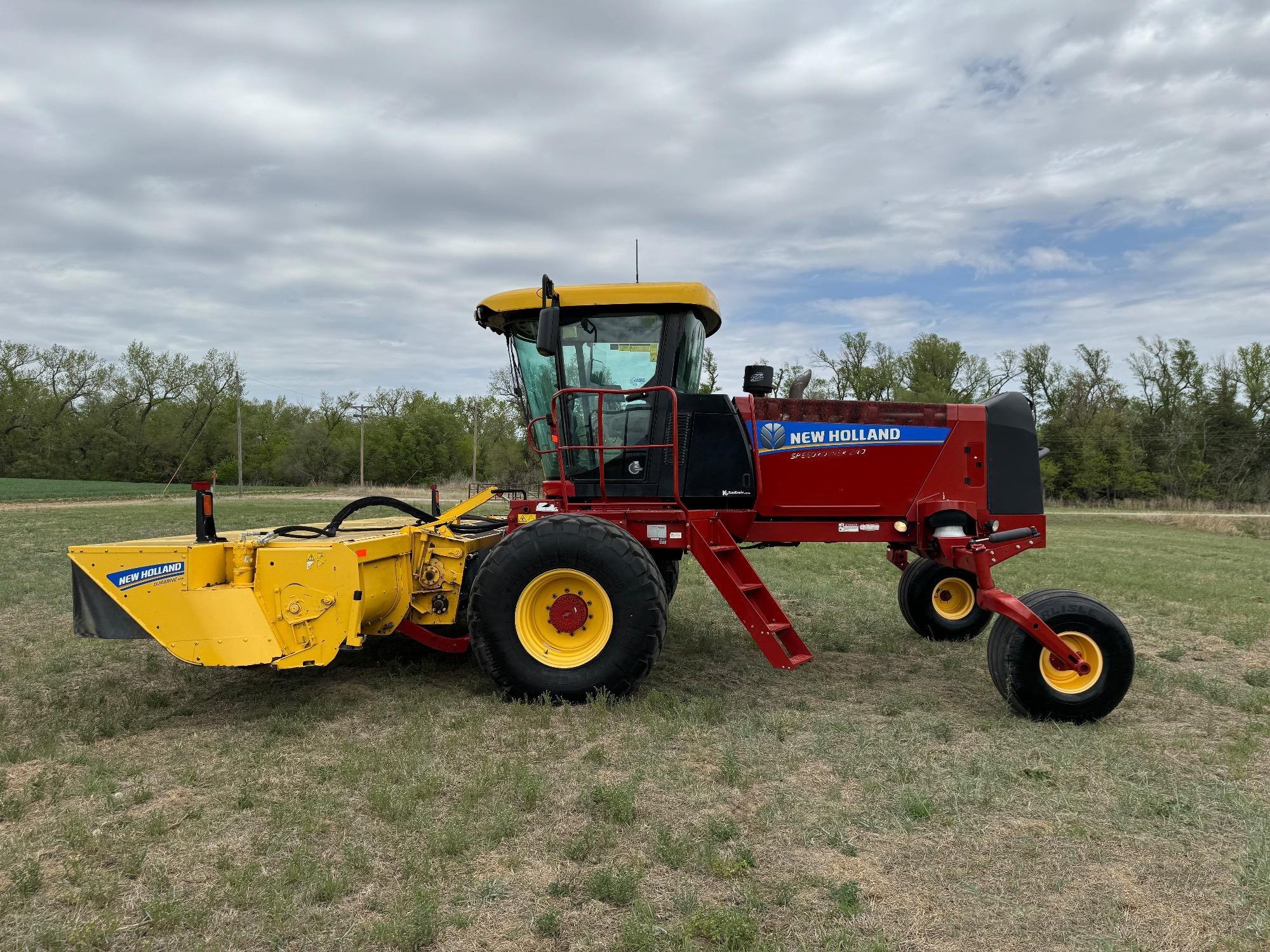 gallery 2014 New Holland Speedrower 240 Self-Propelled Windrower