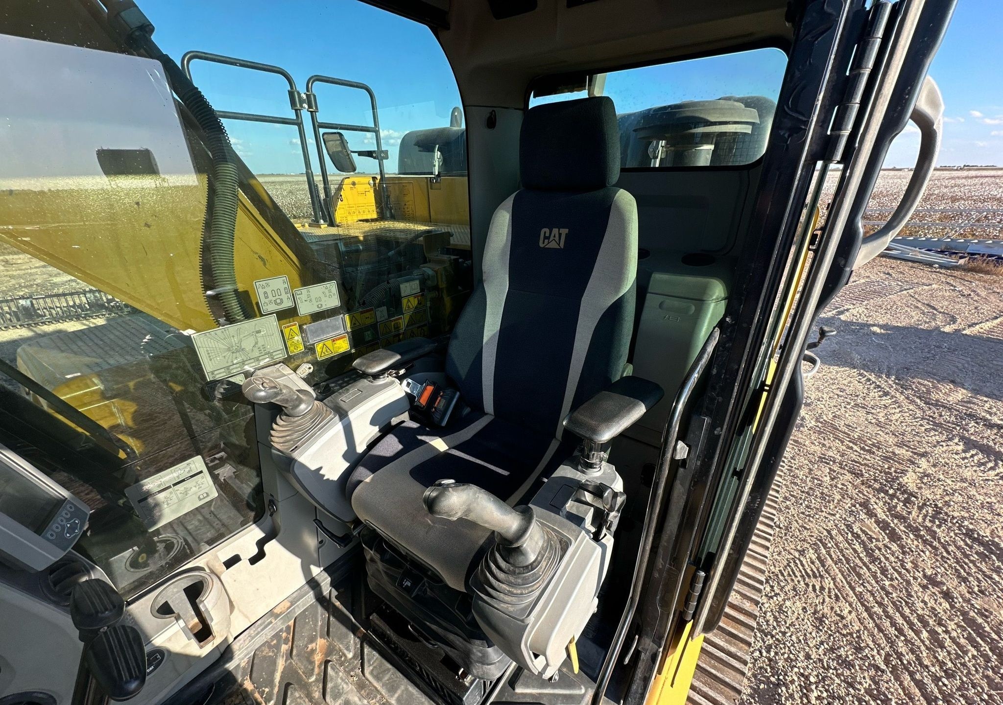 gallery 2018 Caterpillar 326F L excavator