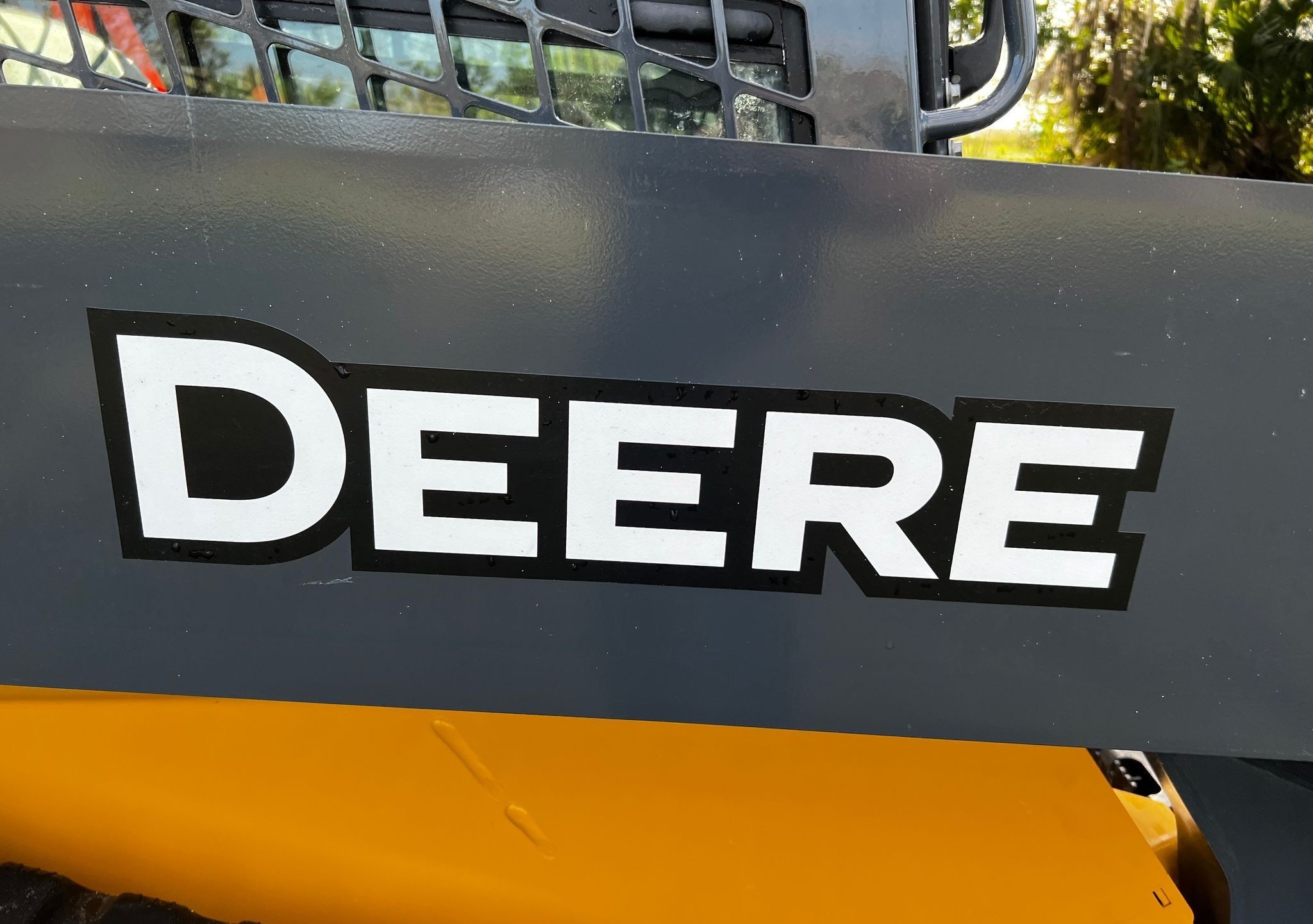 gallery 2022 John Deere 325G tracked skid steer