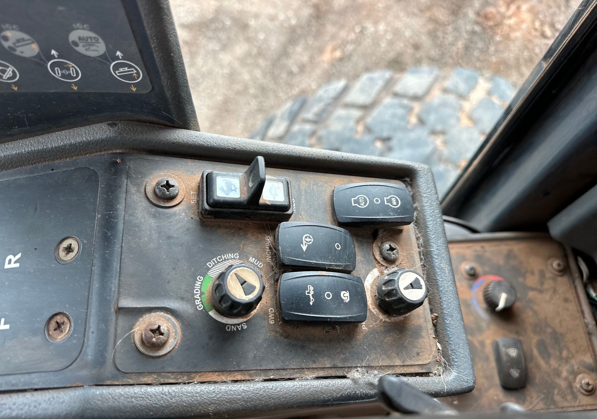 gallery 2013 John Deere 772GP motor grader