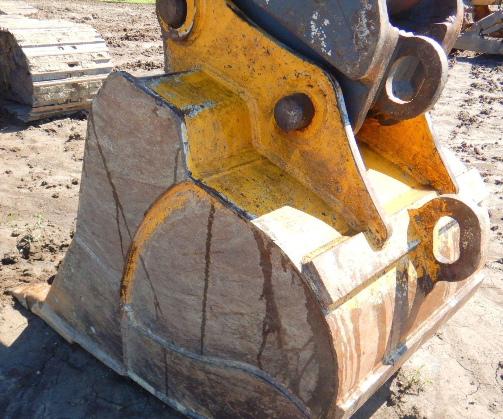 gallery 2011 John Deere 200DLC  excavator