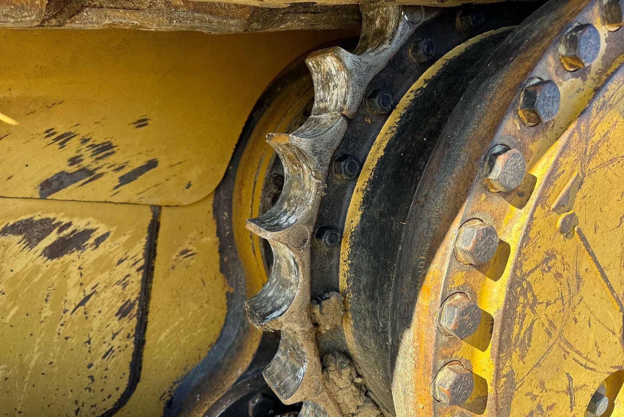 gallery 2011 Caterpillar D6T XL dozer
