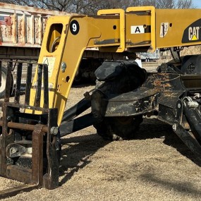 2010 Caterpillar TL943 telehandler