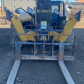 2017 Caterpillar TL1055D telehandler