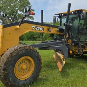 2013 John Deere 770G motor grader
