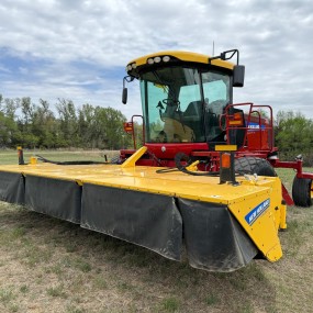 2014 New Holland Speedrower 240 Self-Propelled Windrower