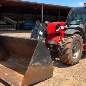 2017 Manitou MLT840 telehandler