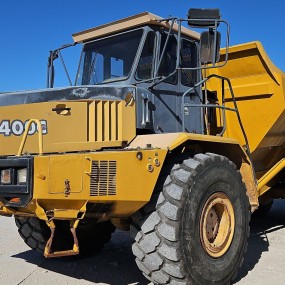 2000 John Deere 400C haul truck