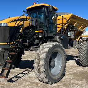 2013 Rogator RG1100 applicator