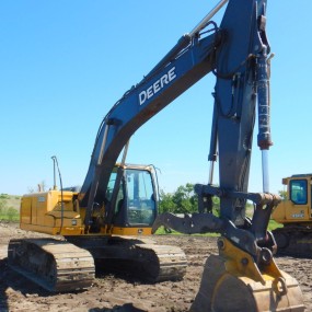 2011 John Deere 200DLC  excavator