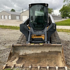 2017 John Deere 333G skid steer loader