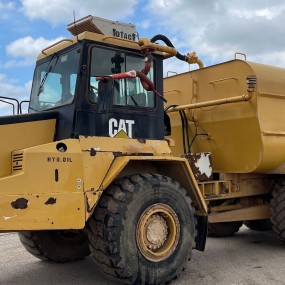2000 Caterpillar D300E Series II water wagon