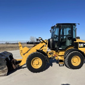 2016 CAT 908M