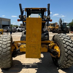 2011 John Deere 772G motor grader