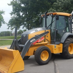 2015 John Deere 410L backhoe
