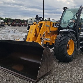 2023 JCB 542-70AG telehandler