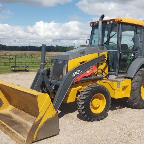 2018 John Deere 410L backhoe
