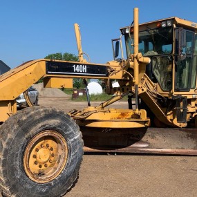 2001 Caterpillar 140H motor grader