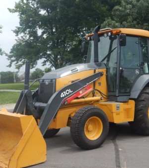 2015 John Deere 410L backhoe