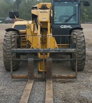 2017 Gehl DL1240 telehandler